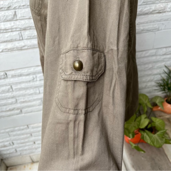 SOLD ❌ Khakhi Green Shirt - Picture 3 of 7